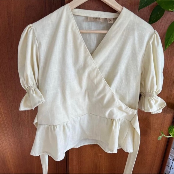 Puff sleeve wrap top - Picture 2 of 4